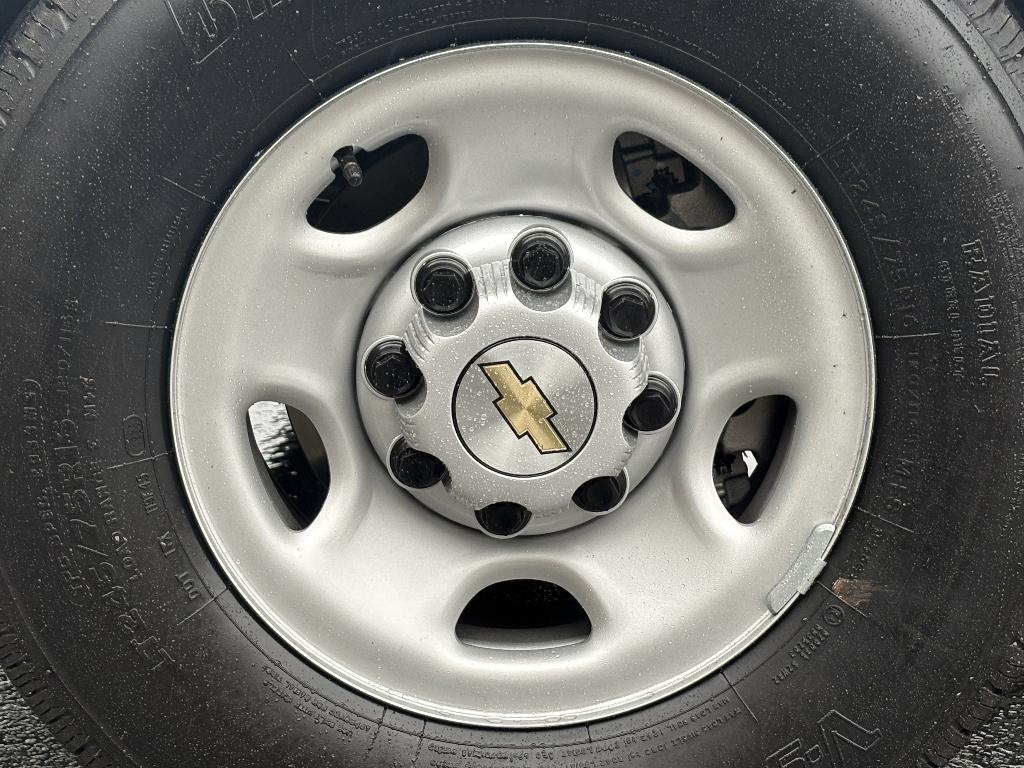 new 2025 Chevrolet Express 2500 car