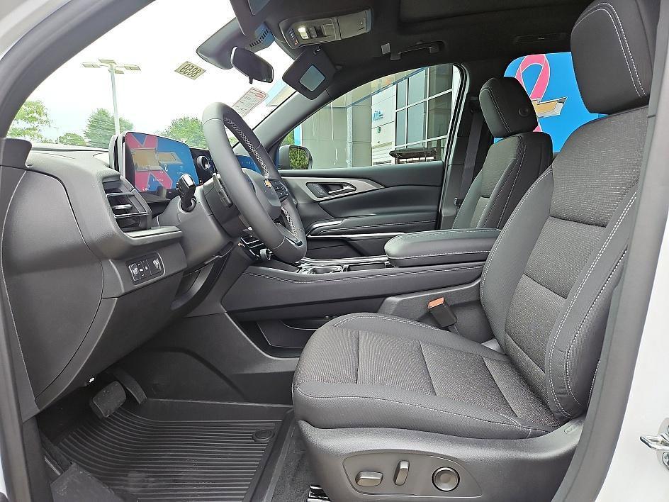 new 2026 Chevrolet Traverse car, priced at $43,195