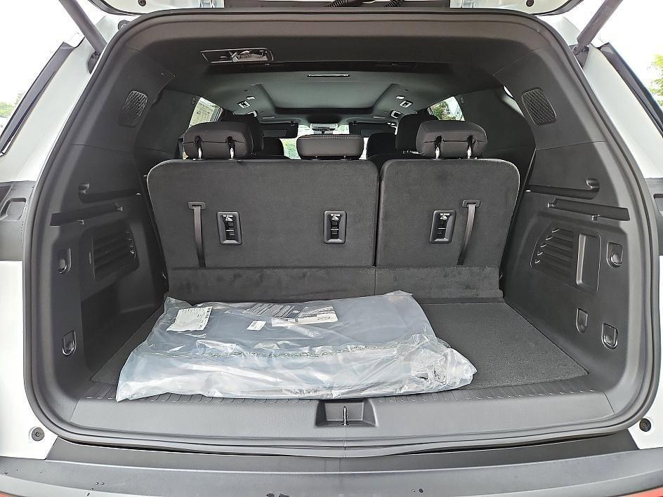 new 2026 Chevrolet Traverse car, priced at $43,195