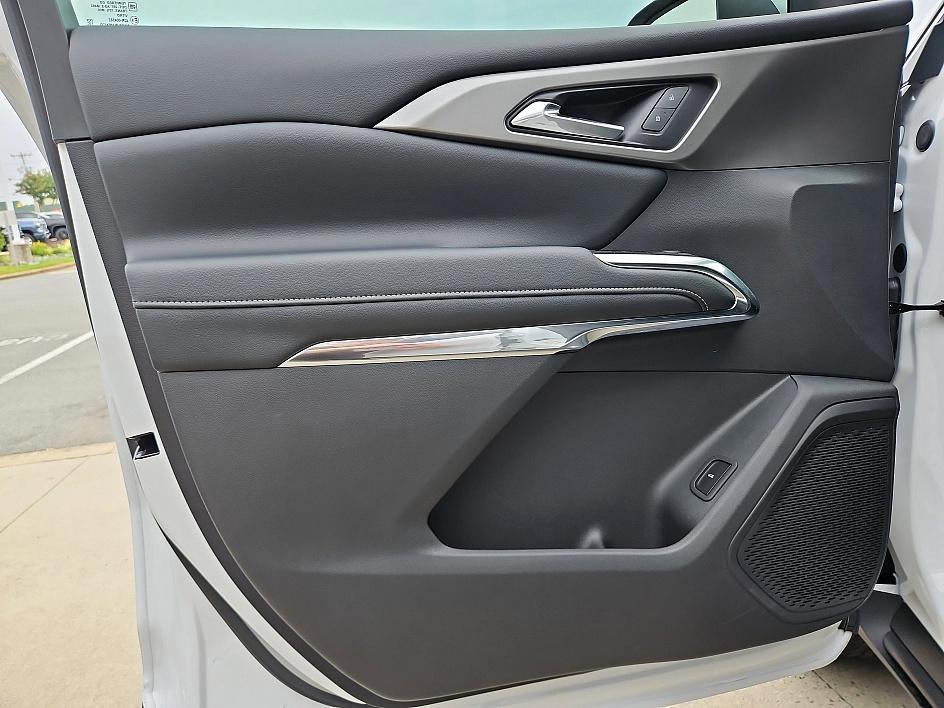 new 2026 Chevrolet Traverse car, priced at $43,195