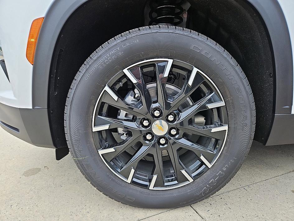 new 2026 Chevrolet Traverse car, priced at $43,195