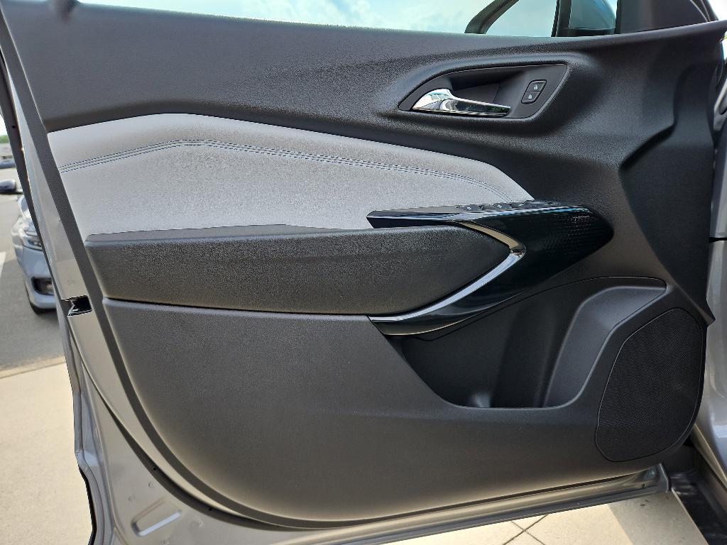 new 2025 Chevrolet Trax car, priced at $19,045
