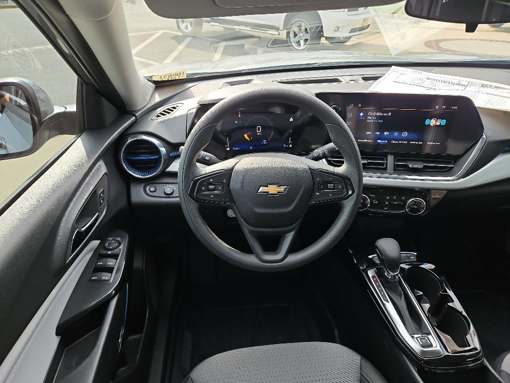 new 2025 Chevrolet Trax car, priced at $19,045