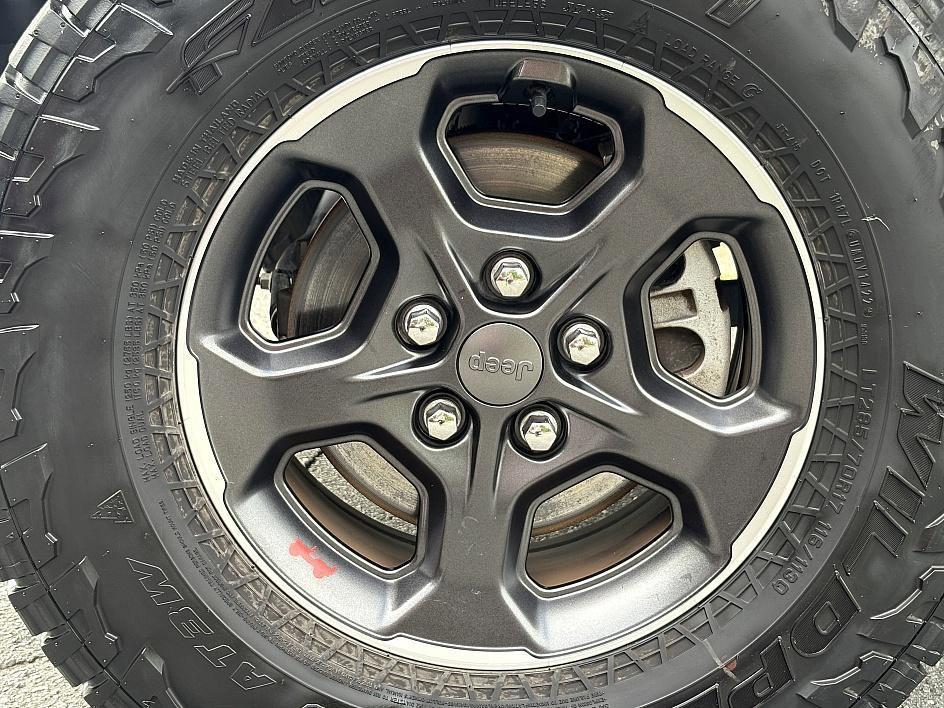 used 2022 Jeep Gladiator car, priced at $39,339