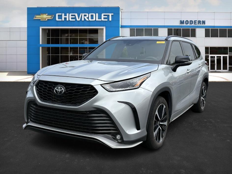 used 2022 Toyota Highlander car, priced at $38,988