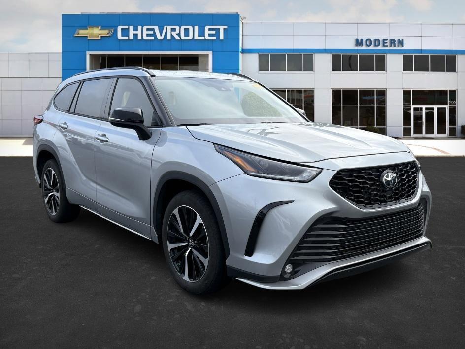 used 2022 Toyota Highlander car, priced at $38,988