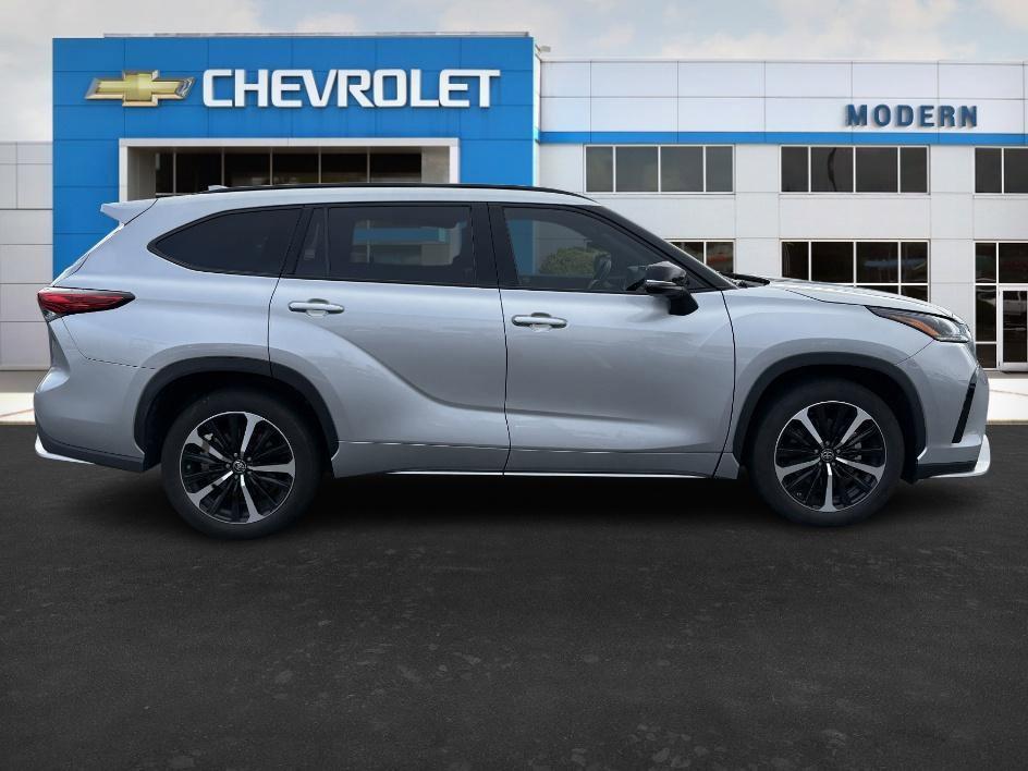 used 2022 Toyota Highlander car, priced at $38,988