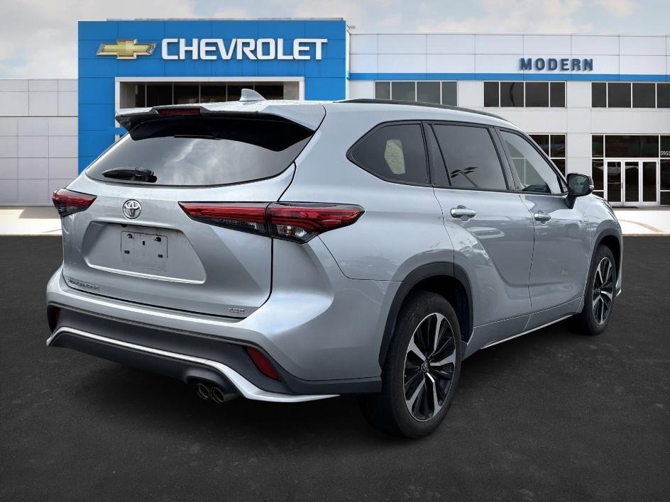 used 2022 Toyota Highlander car, priced at $38,988