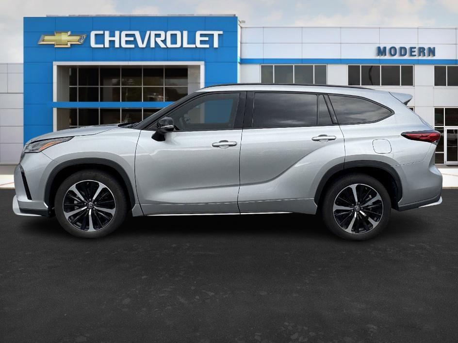 used 2022 Toyota Highlander car, priced at $38,988