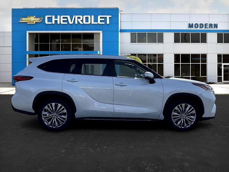 used 2023 Toyota Highlander car, priced at $42,815