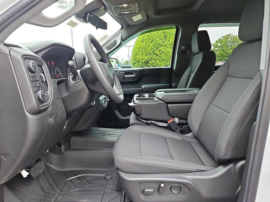 new 2025 Chevrolet Silverado 1500 car, priced at $38,104