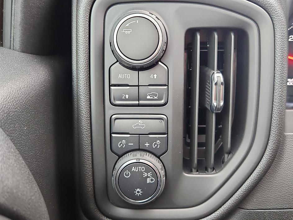 new 2025 Chevrolet Silverado 1500 car, priced at $38,104