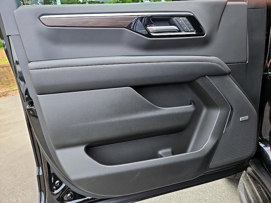 new 2025 Chevrolet Suburban car, priced at $78,297