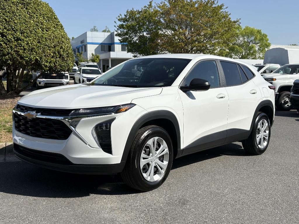 used 2025 Chevrolet Trax car, priced at $23,987