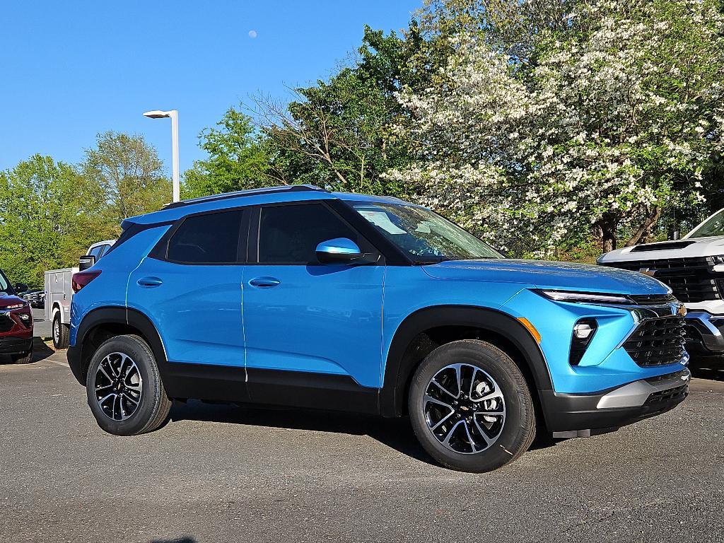 new 2025 Chevrolet TrailBlazer car, priced at $25,900