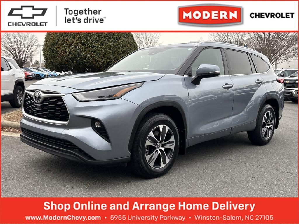 used 2022 Toyota Highlander car, priced at $36,488