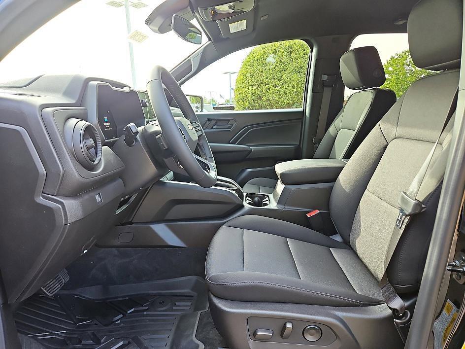 new 2025 Chevrolet Colorado car, priced at $30,639
