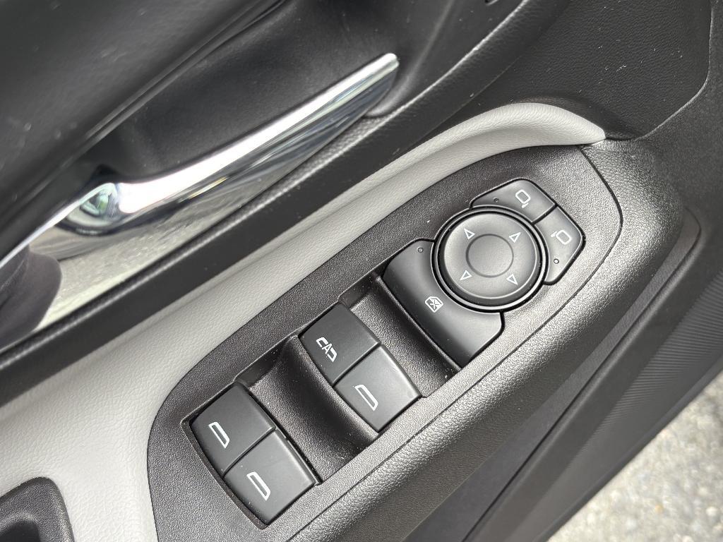 used 2022 Chevrolet Equinox car, priced at $18,846