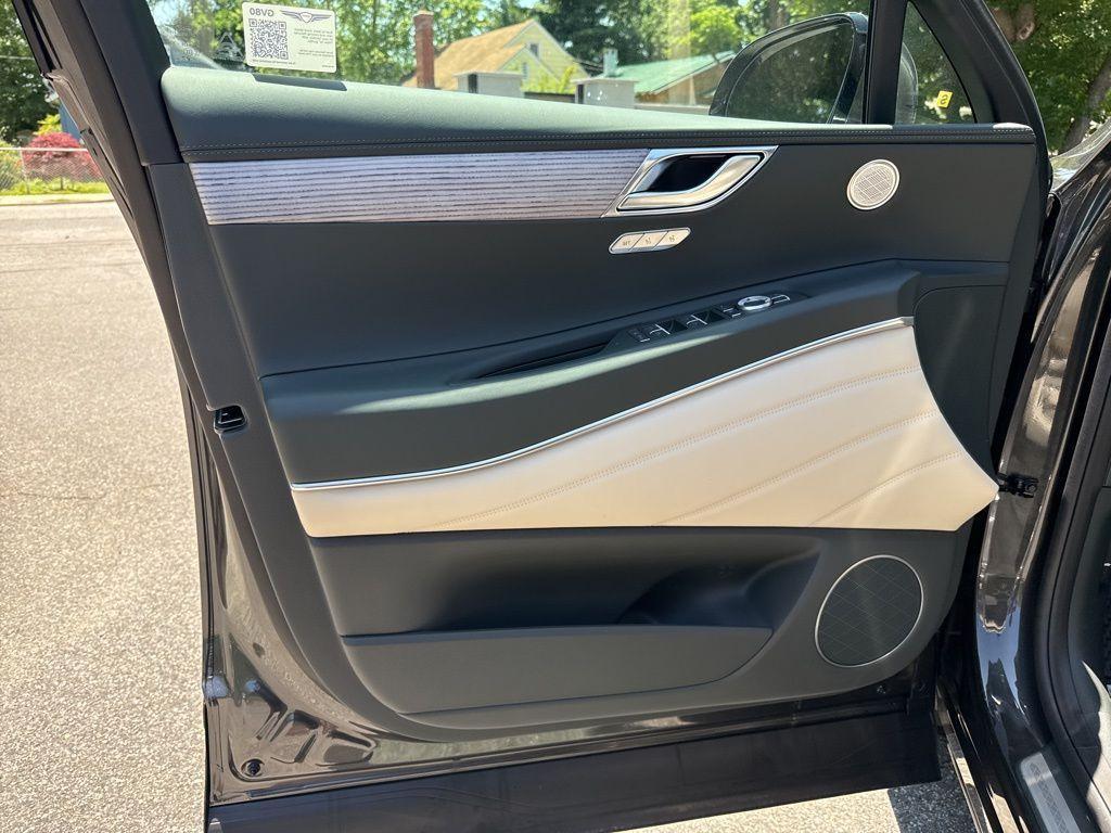 new 2025 Genesis GV80 car, priced at $62,504