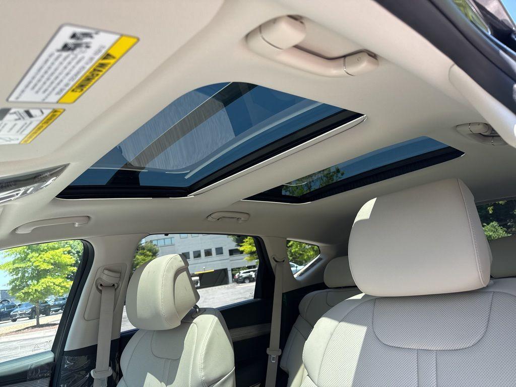 new 2025 Genesis GV80 car, priced at $62,504