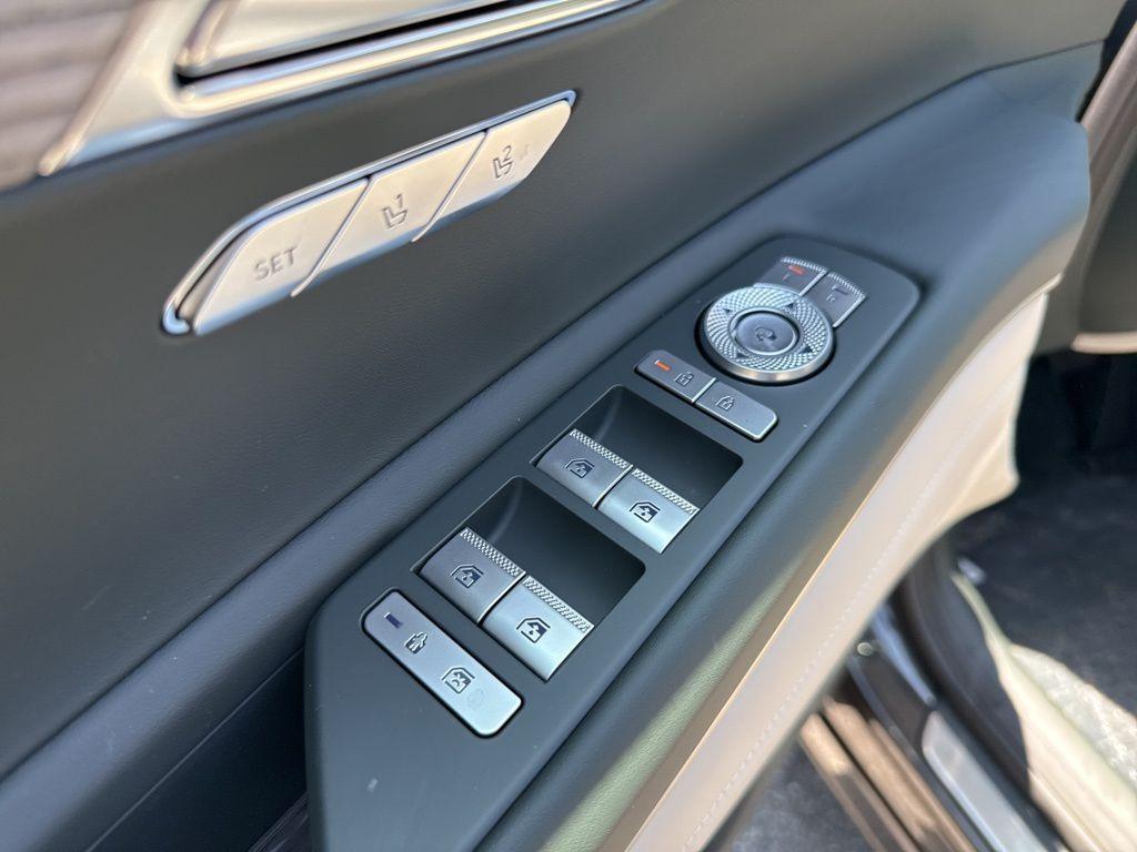 new 2025 Genesis GV80 car, priced at $62,504