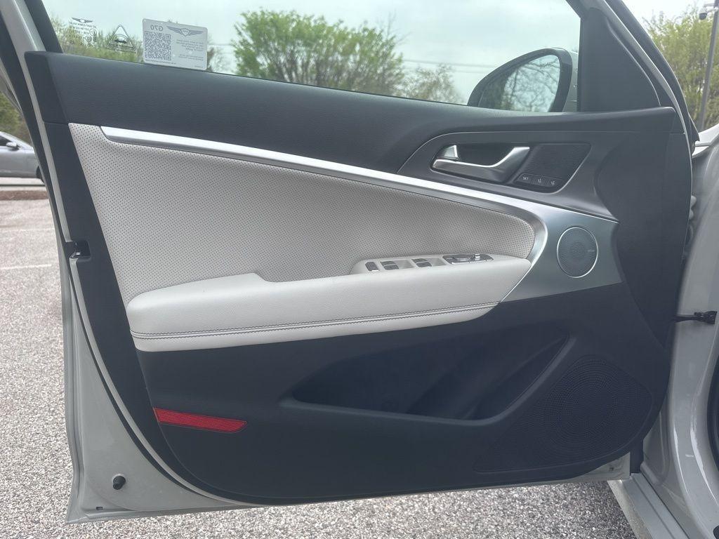 new 2025 Genesis G70 car, priced at $52,111