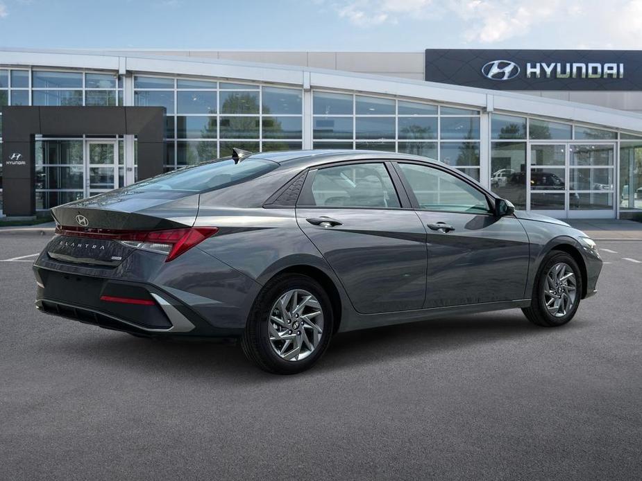 new 2025 Hyundai Elantra HEV car