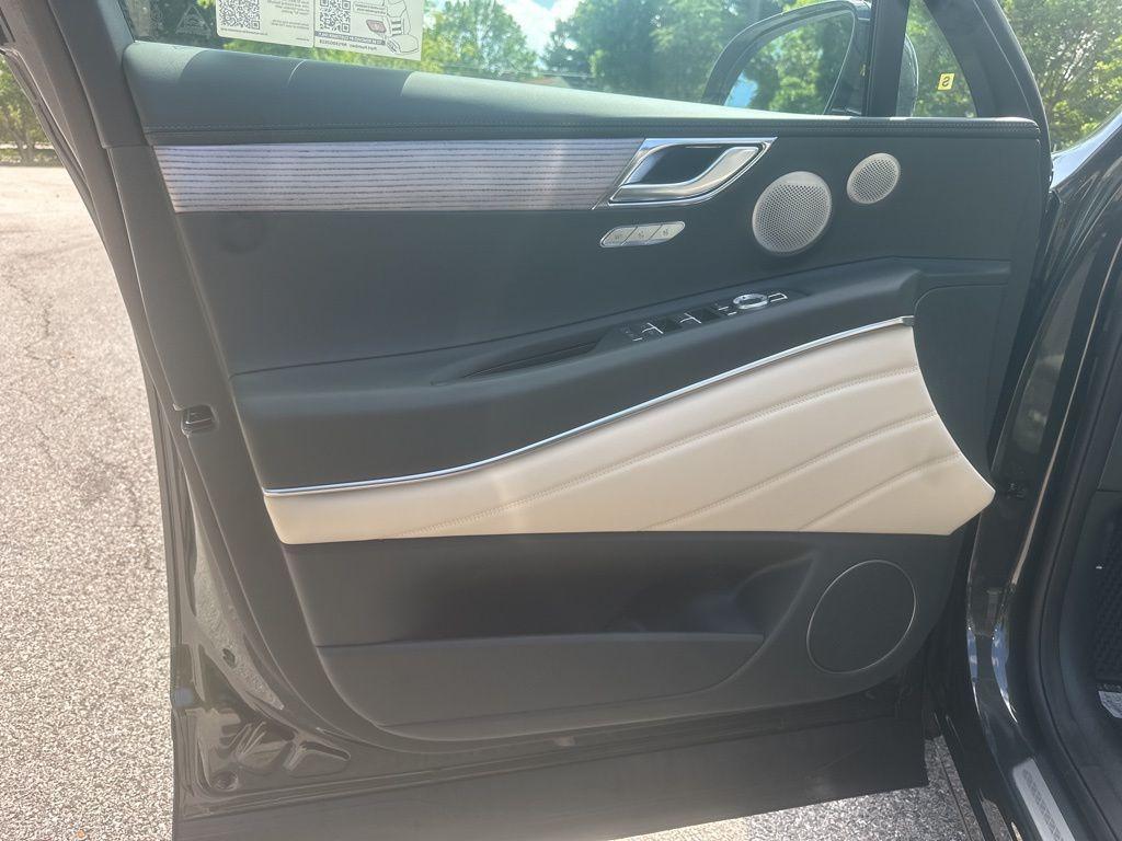 new 2025 Genesis GV80 car, priced at $75,367
