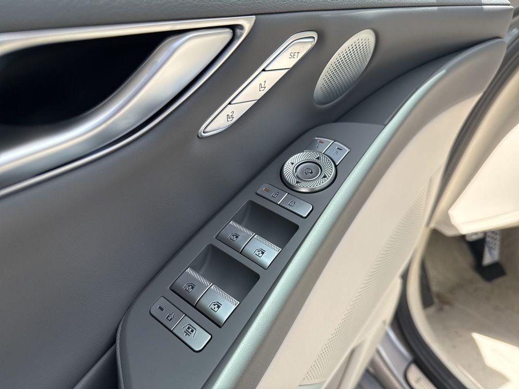 new 2025 Genesis G80 car, priced at $79,730