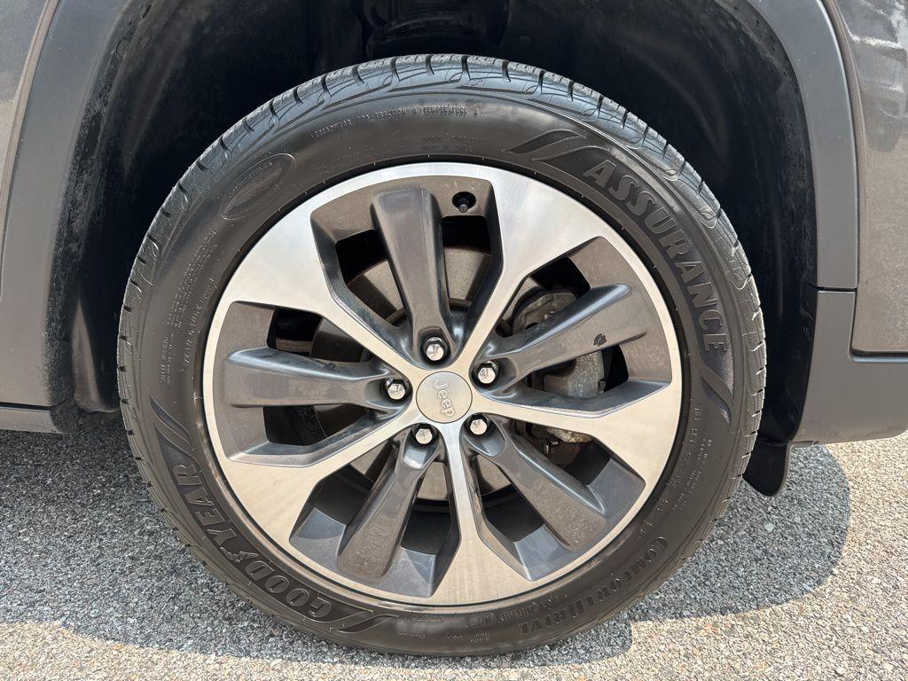 used 2022 Jeep Cherokee car, priced at $24,112