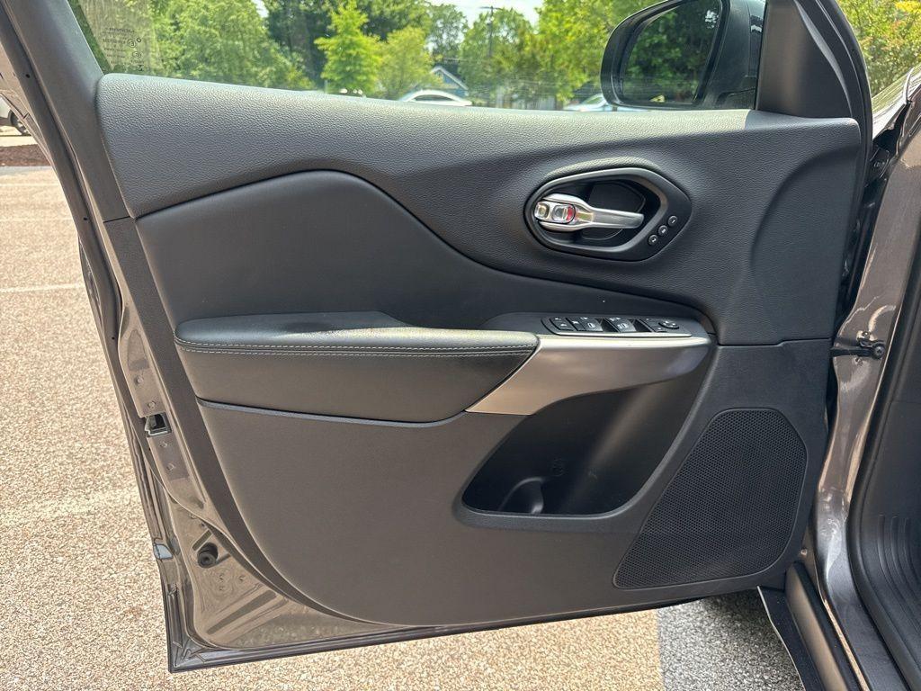 used 2022 Jeep Cherokee car, priced at $24,112