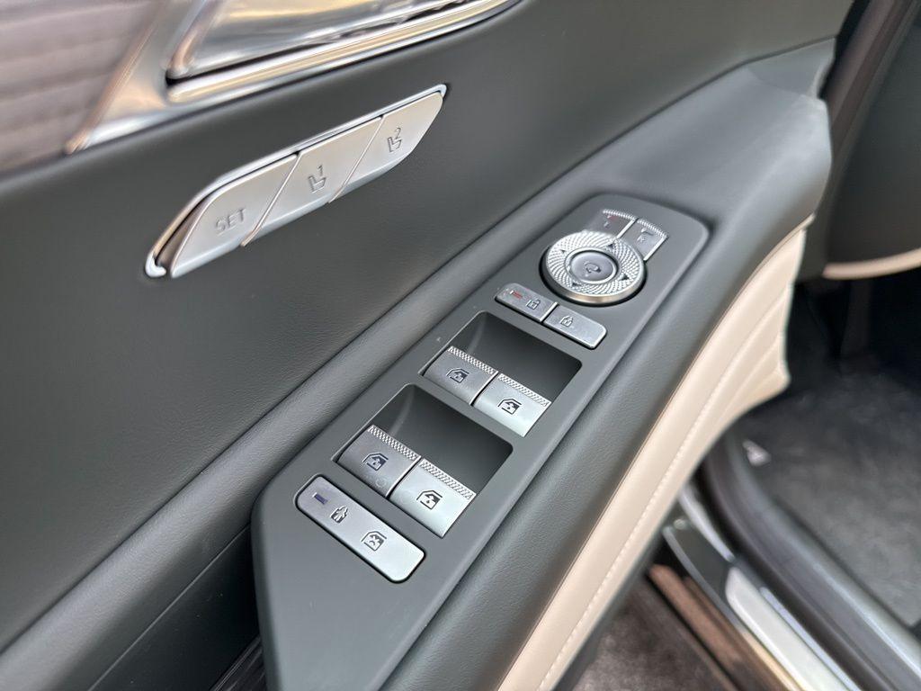 new 2025 Genesis GV80 car, priced at $62,474