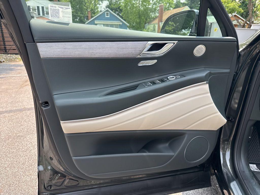 new 2025 Genesis GV80 car, priced at $62,474