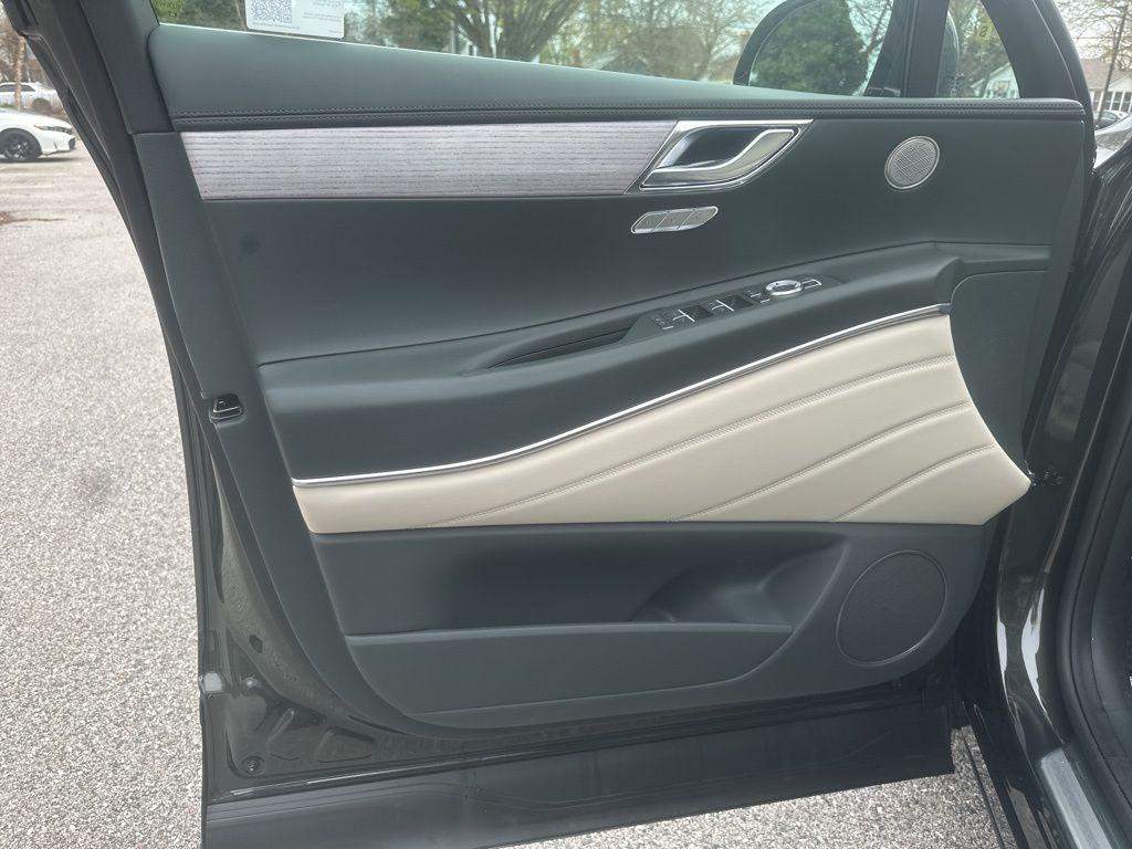 new 2025 Genesis GV80 car, priced at $64,535