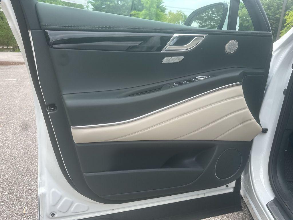 new 2025 Genesis GV80 car, priced at $59,845