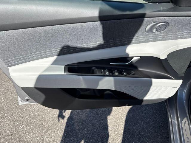 new 2025 Hyundai Elantra car, priced at $25,958