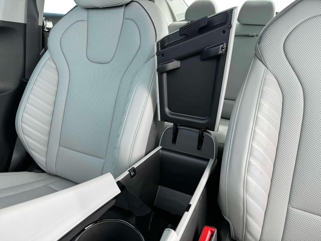 new 2025 Hyundai Elantra car, priced at $28,095