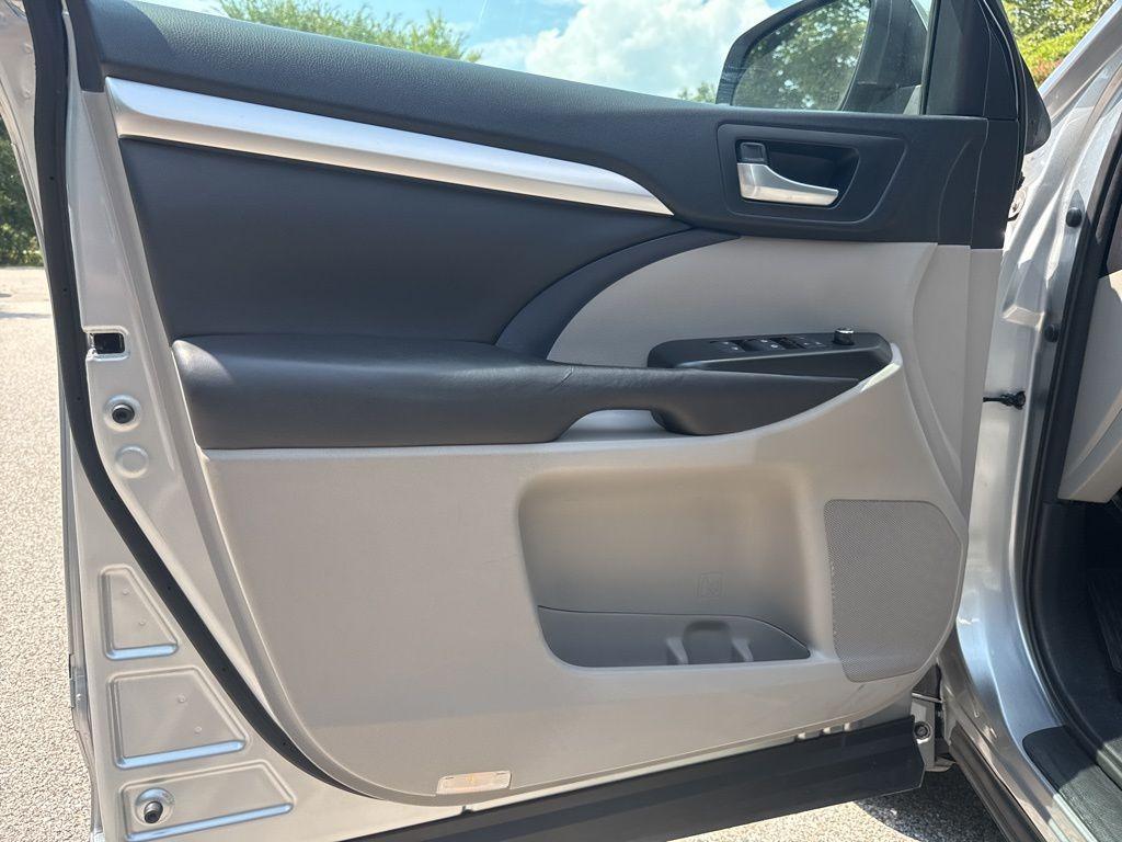 used 2016 Toyota Highlander car, priced at $19,510