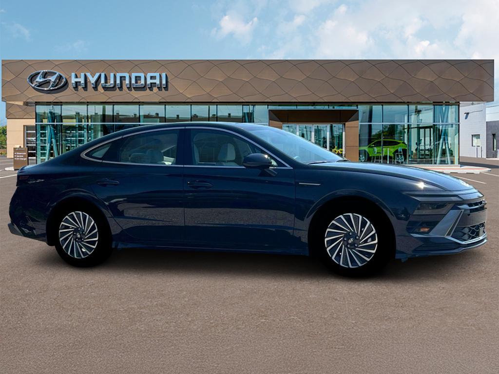 new 2025 Hyundai Sonata Hybrid car, priced at $31,595