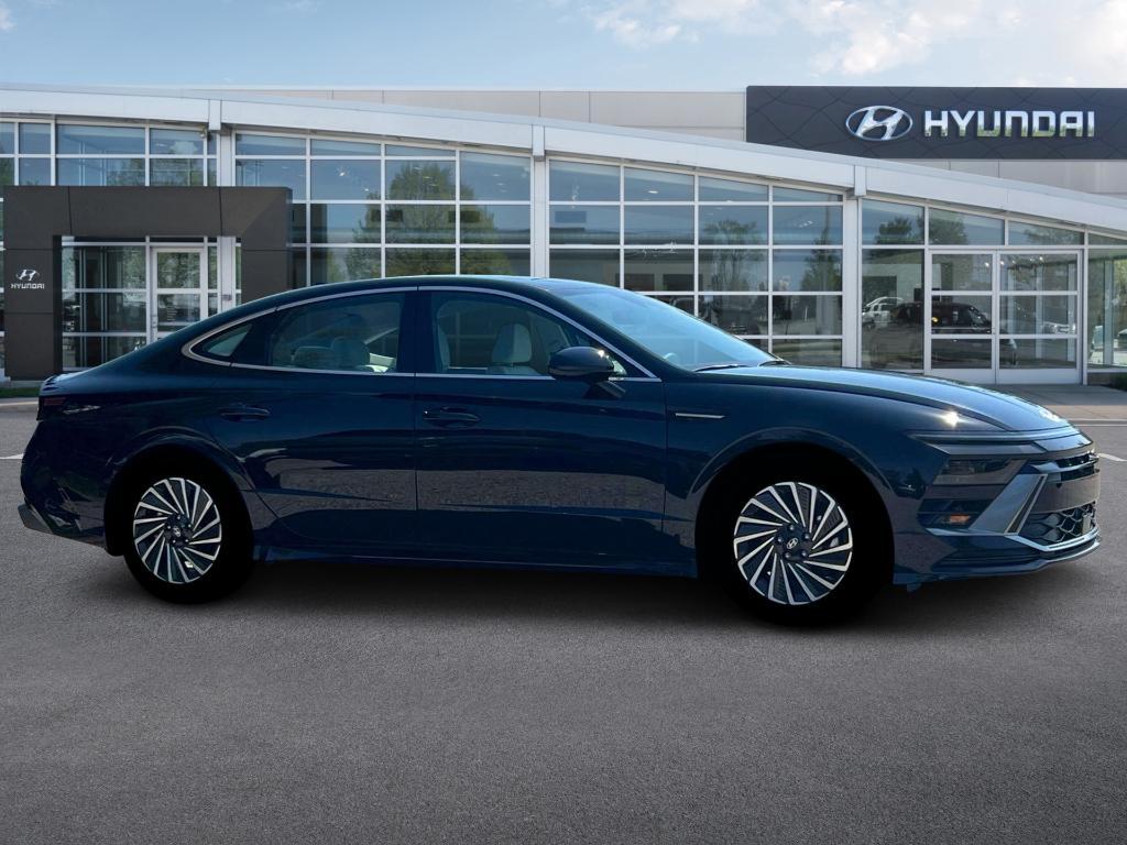 new 2025 Hyundai Sonata Hybrid car, priced at $31,845