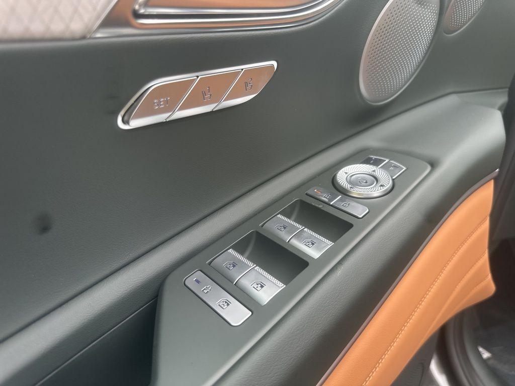 new 2025 Genesis GV80 car, priced at $82,764