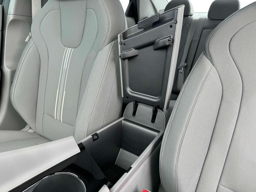 new 2025 Hyundai Elantra car, priced at $25,674