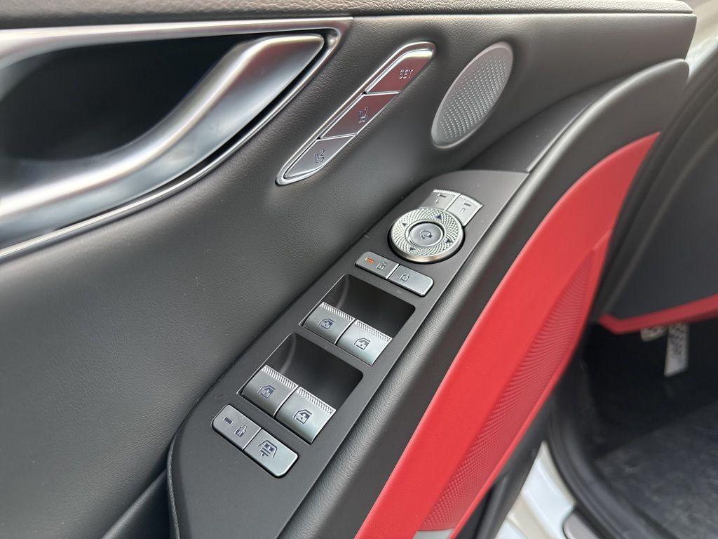 new 2025 Genesis G80 car, priced at $71,285