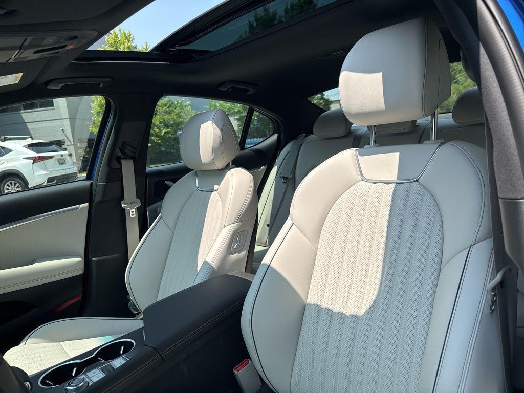new 2025 Genesis G70 car, priced at $52,185