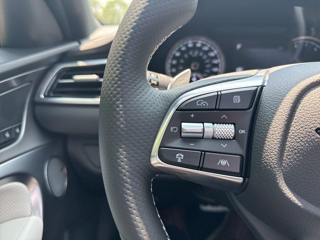 new 2025 Genesis G70 car, priced at $52,185