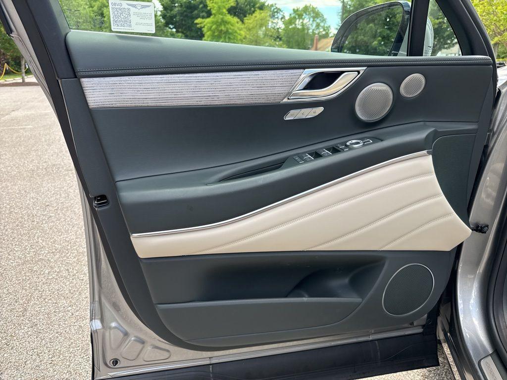 new 2025 Genesis GV80 car, priced at $71,001