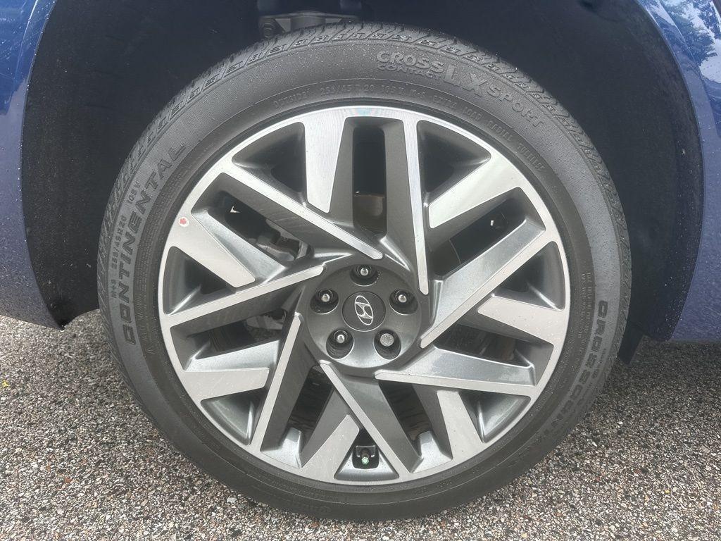 used 2023 Hyundai Santa Fe car, priced at $31,000