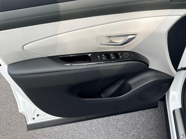 new 2025 Hyundai TUCSON Hybrid car, priced at $40,626