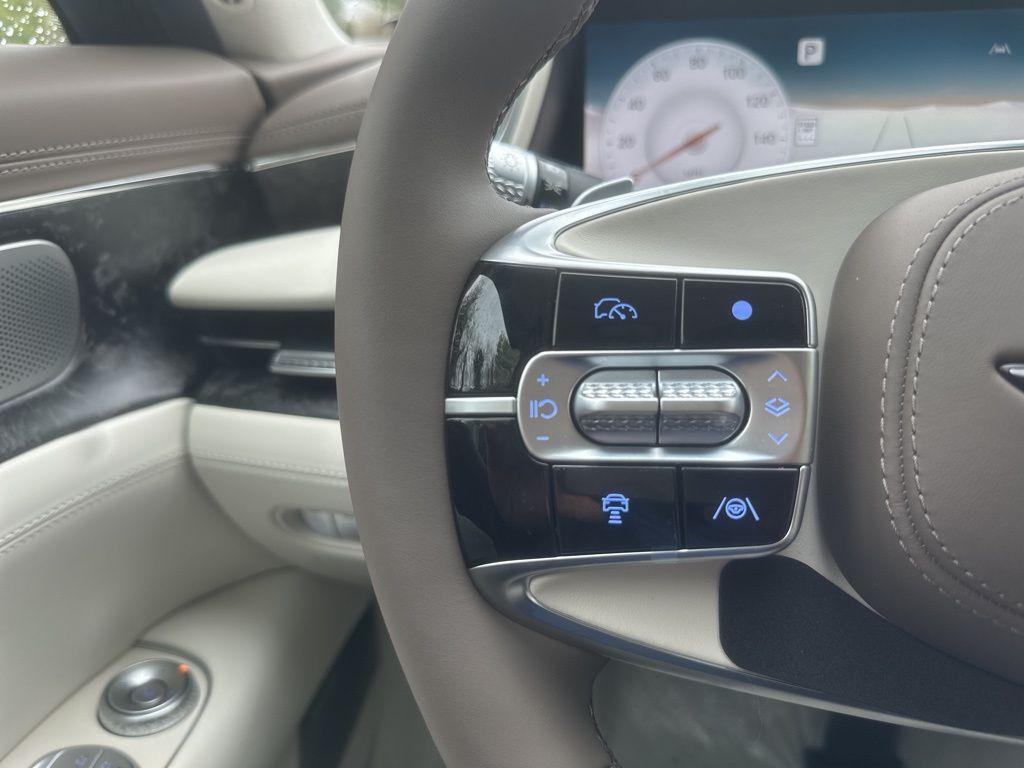 new 2025 Genesis G90 car, priced at $98,381