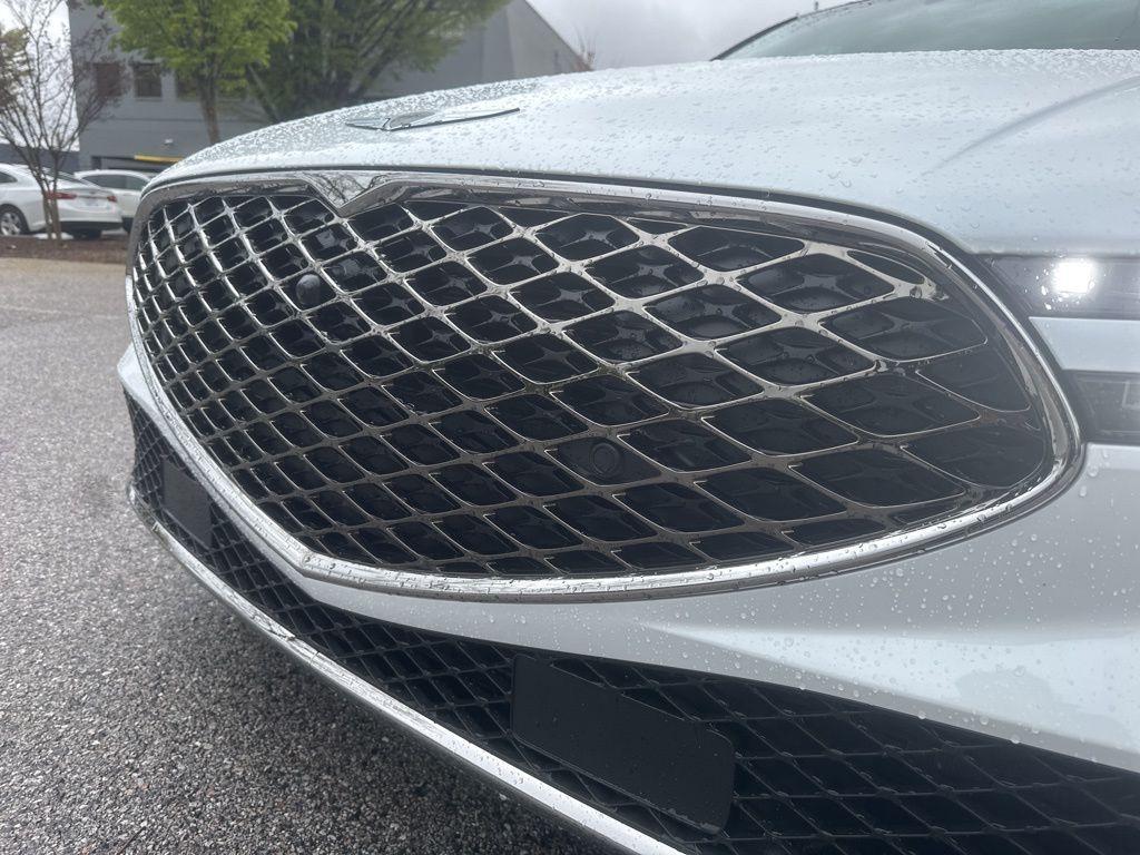 new 2025 Genesis G90 car, priced at $98,381